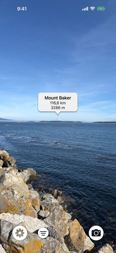 SummitPeek identifie le mont Baker, à 116,6 km de l'autre côté de l'eau